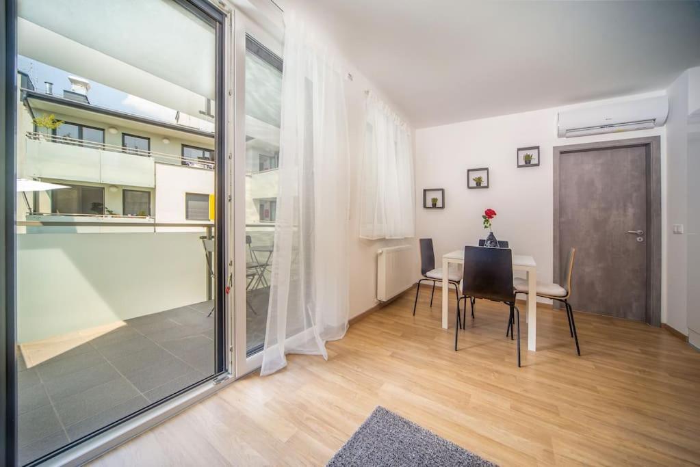 Grace Pine Apartment 1 Budapest Exterior photo